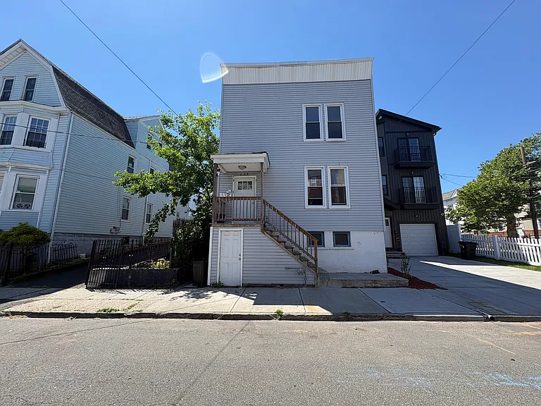 229 21st St #B — Photo 9