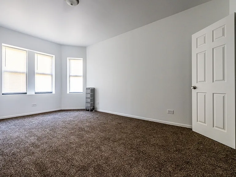 8100 S Essex Ave — Photo 13