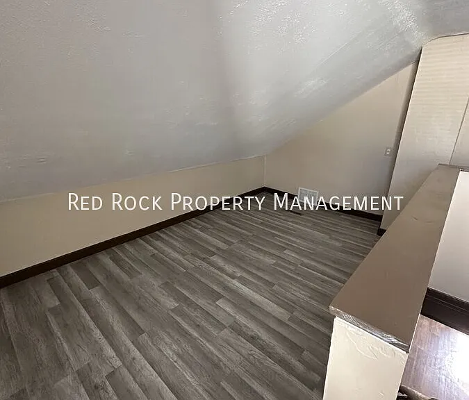 121 Hackett St — Photo 10