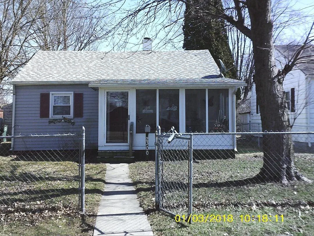 2300 S Pershing Dr photo 1