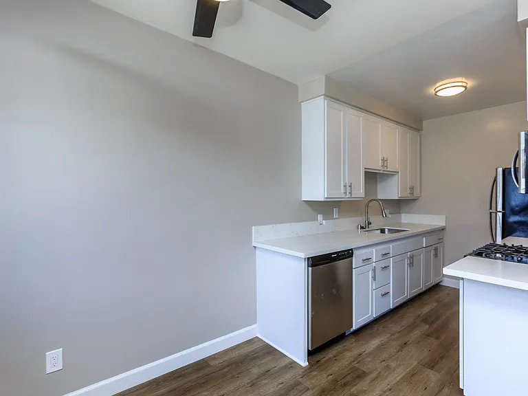 1119-1123 E Elk Ave — Photo 59
