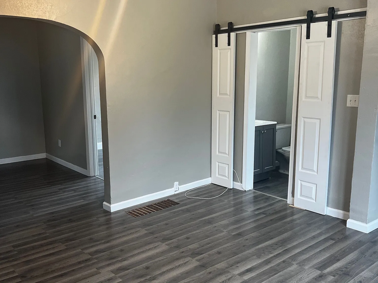 2 bed, $1,000 — Photo 4