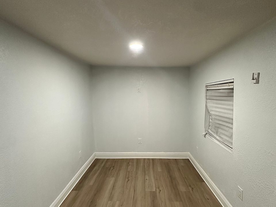 1st image of 8923 N Lynn Ave #4