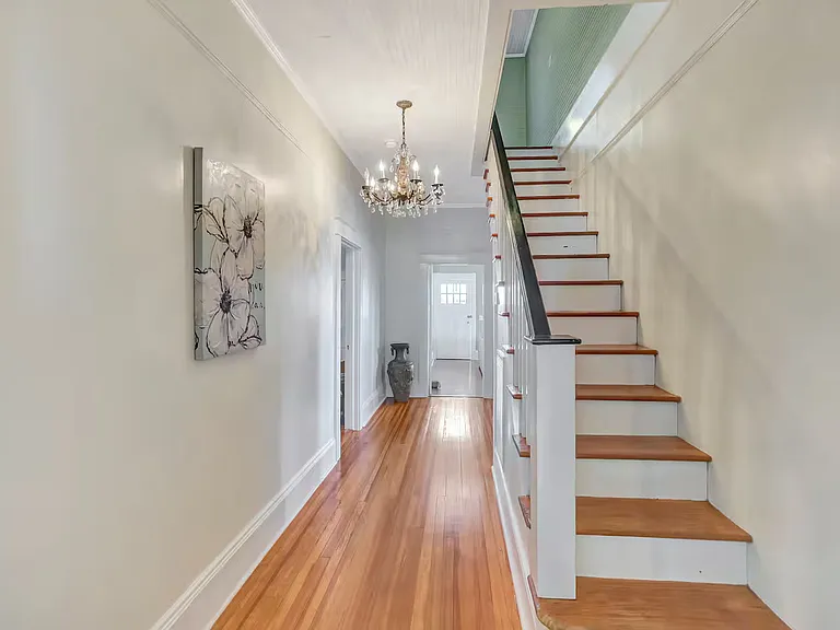 211 NE Main St — Photo 24