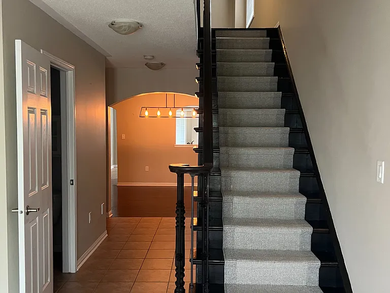 870 McEwan Dr — Photo 3