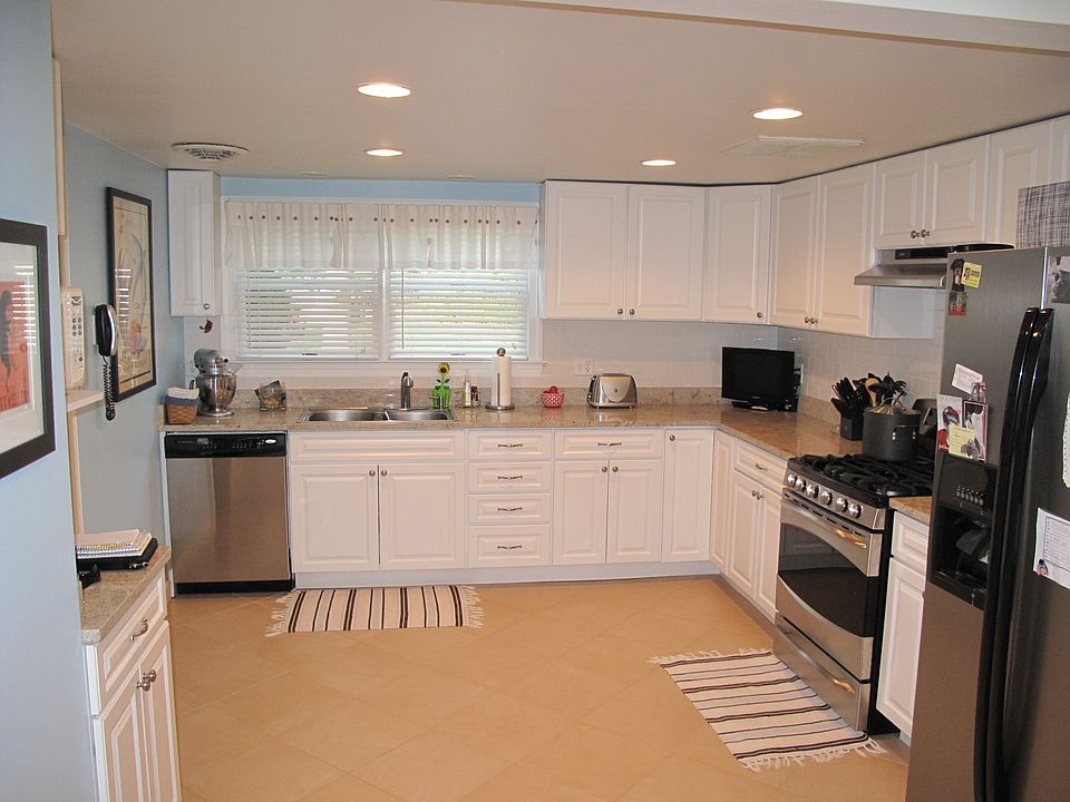 2nd image of 29369 Greenfield Ave