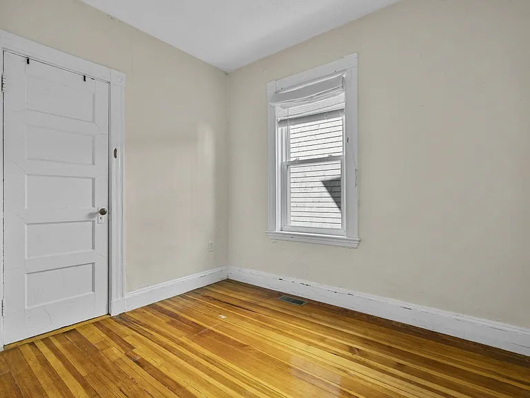 31 Harold St — Photo 7