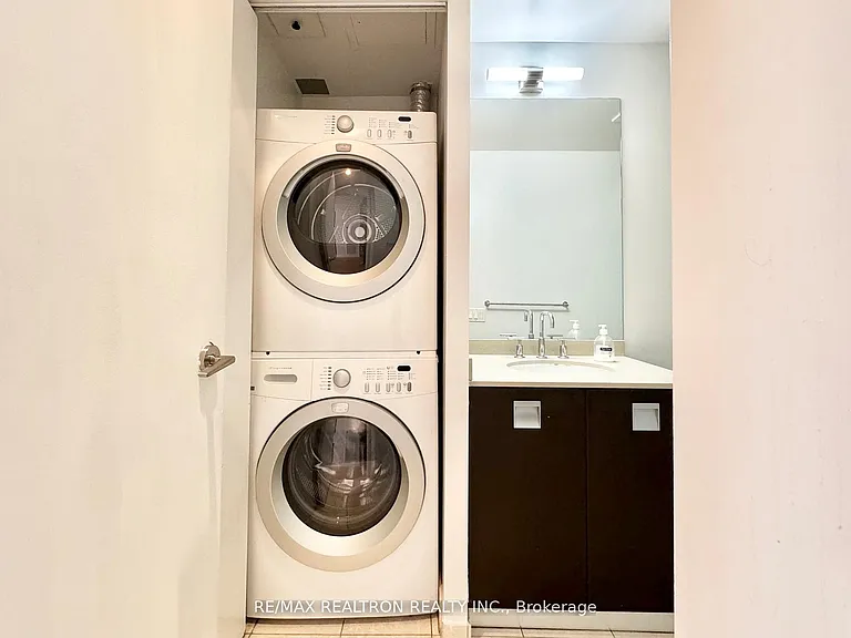 33 Charles St E #1404 — Photo 13