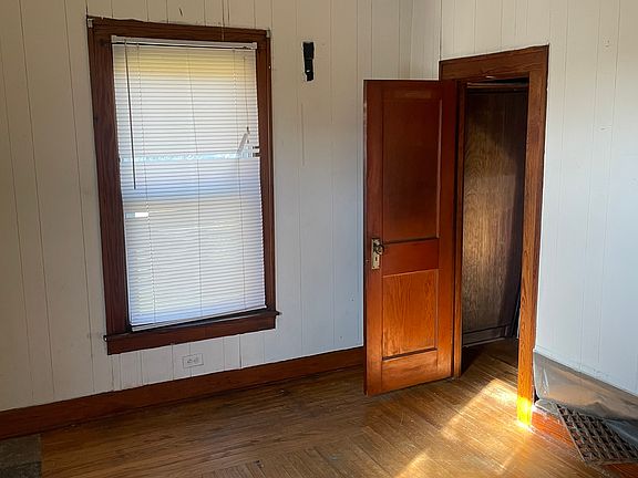4th image of 140 Elmwood Ave