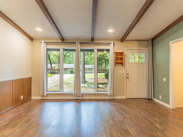 68 Sierra Dr — Photo 2