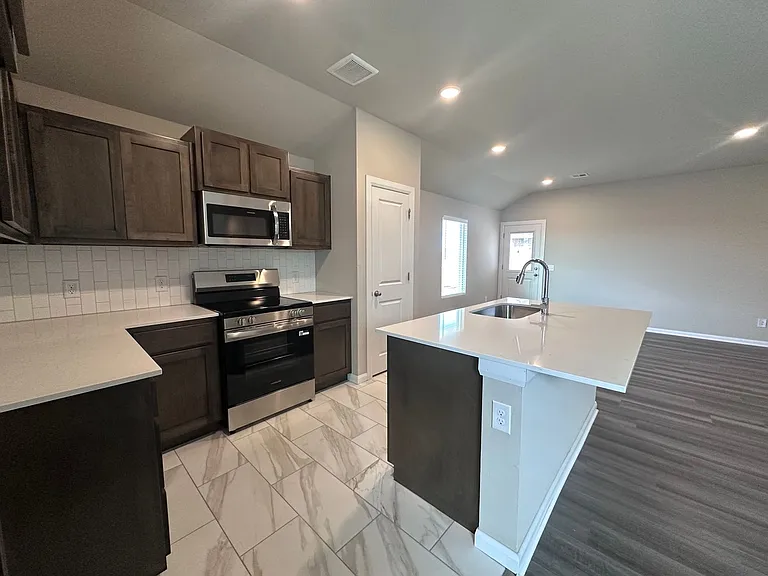 3708 S East 81st St — Photo 12