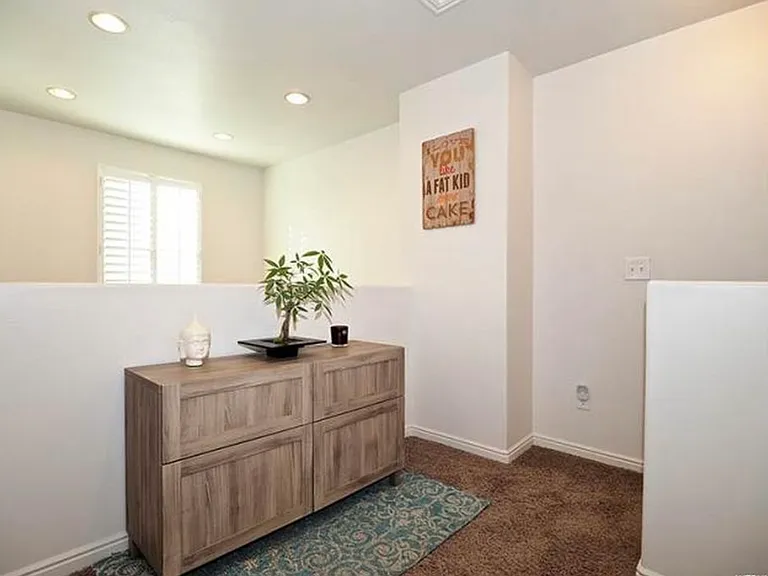 181 W Carrick Dr — Photo 13