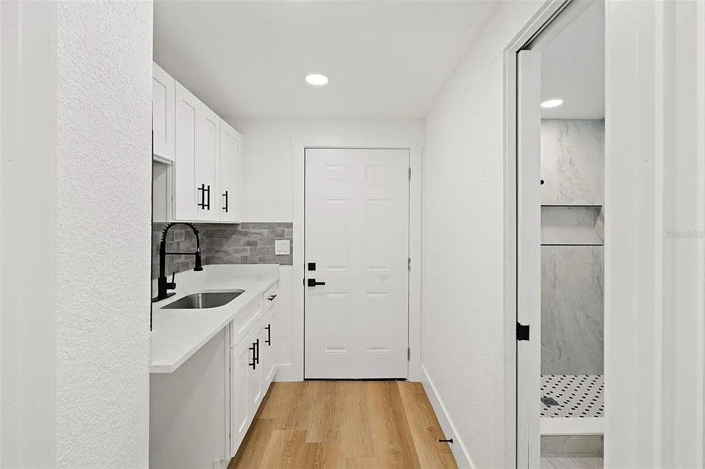 1 bed, 1.0 bath, 240 sqft, $1,200 — Photo 4