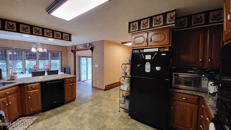 5th image of 12 Woodcrest Drive