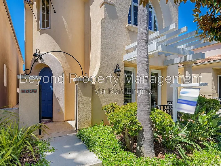 2947 Farragut Rd — Photo 3