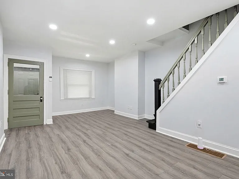 1406 S Allison St — Photo 5