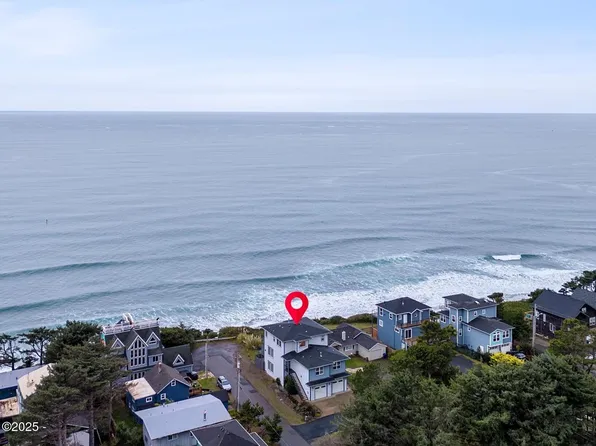 813 SW 9th St, Lincoln City, OR 97367