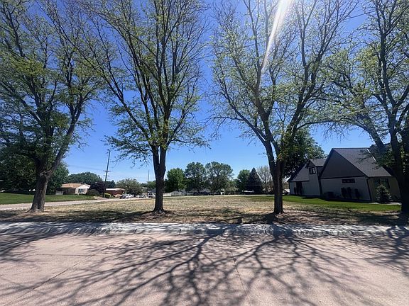 3rd image of F 1919th Ave