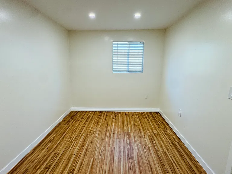 11701 Balboa Blvd — Photo 6