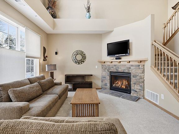 2nd image of 1243 Majestic Ave #313