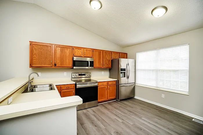 1540 Tall Meadows Dr — Photo 6