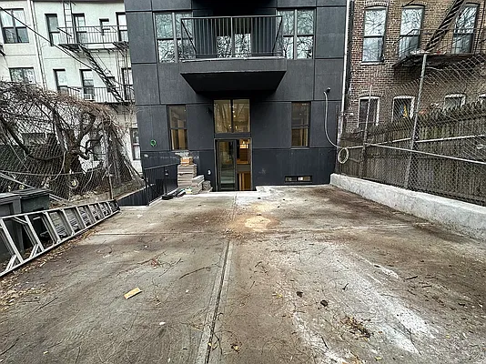 Rented by Outlive | media 5