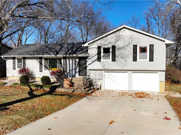 309 E 1st St, Tonganoxie, KS 66086