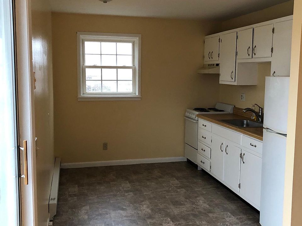 2nd image of 4 Knollwood Dr APT 2