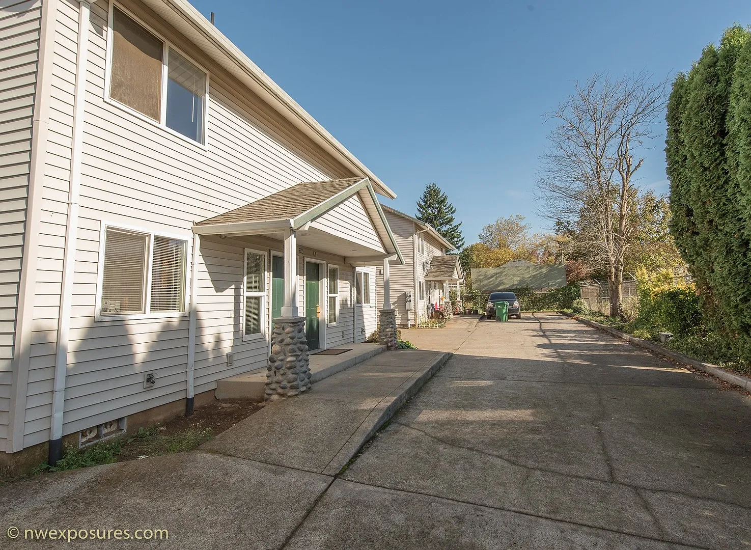 228SE106TH — Photo 3