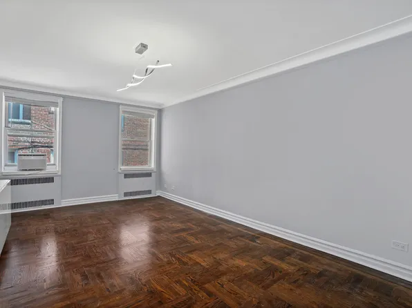 1900 Quentin Road image 4 of 18