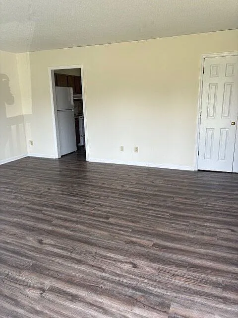 2 bed, 1.0 bath, 918 sqft, $945 — Photo 2