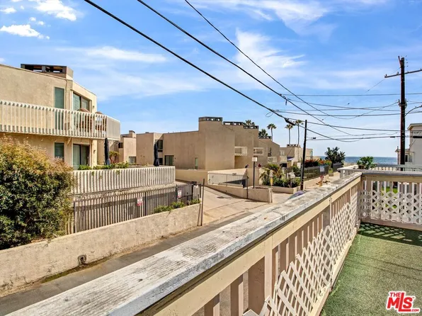 104 Sunridge St, Playa Del Rey, CA 90293