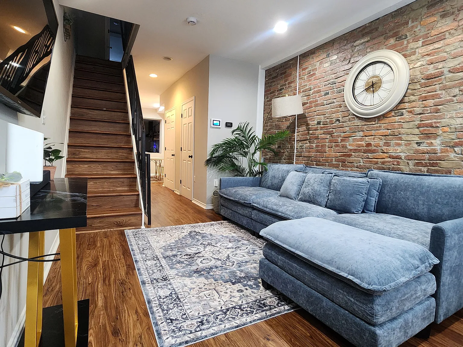 3 bed, 2.5 bath, 1500 sqft, $2,800 — Photo 2