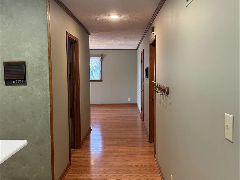849 E North St — Photo 10