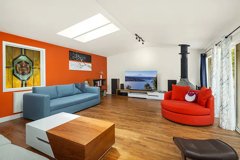 3 bed, 2.5 bath, 1960 sqft, $4,850 — Photo 3