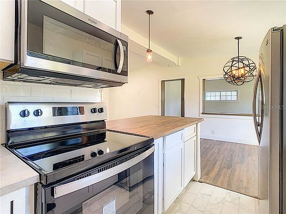 5th image of 404 S Sunland Dr