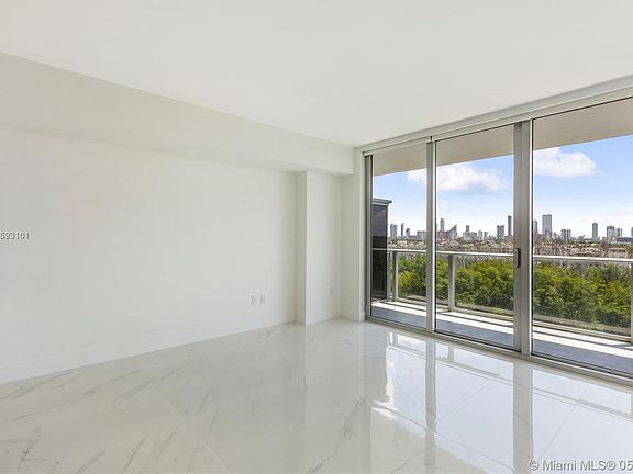 2nd image of 16385 Biscayne Blvd Unit 920