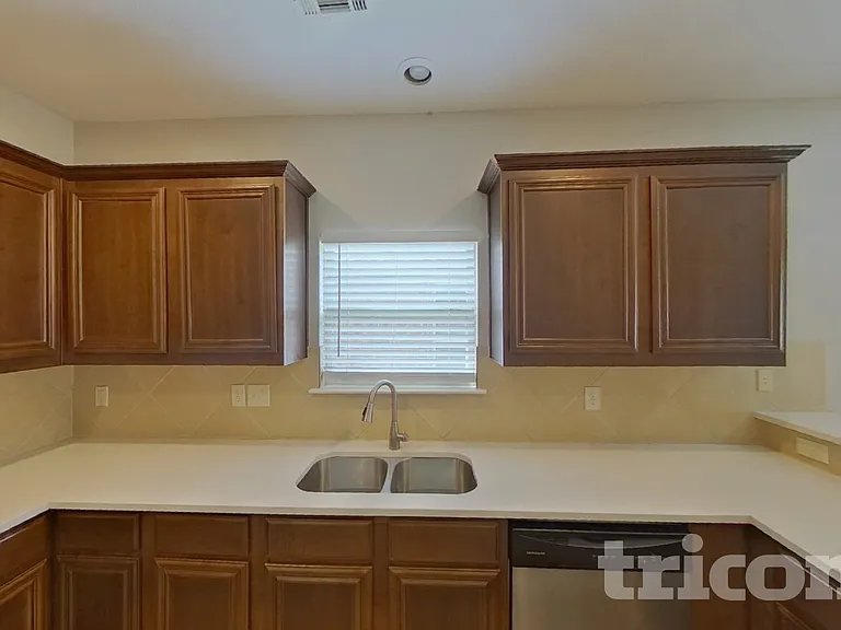 1216 Alder Tree Ln — Photo 6