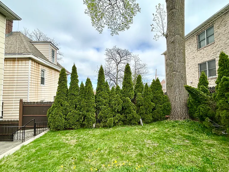 164 Rossiter Ave #1 — Photo 15