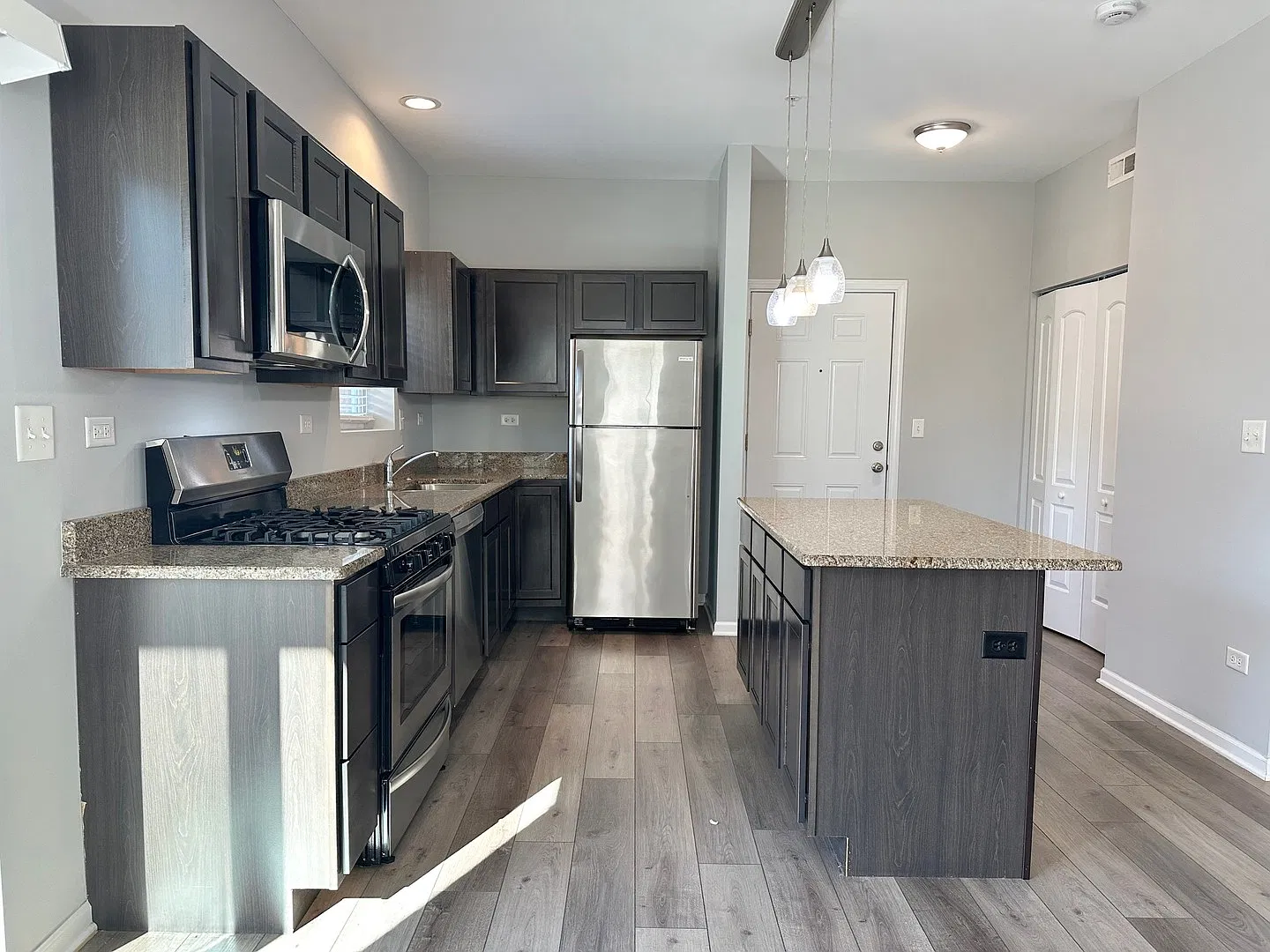809 E Main St — Photo 3