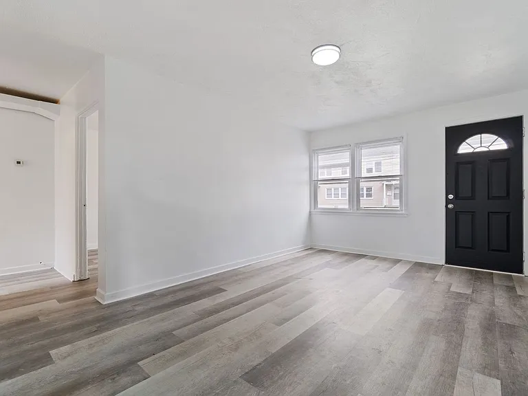 30 Midland Heights Cir E — Photo 3
