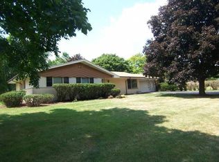 134 S Ela Rd, Barrington, IL 60010