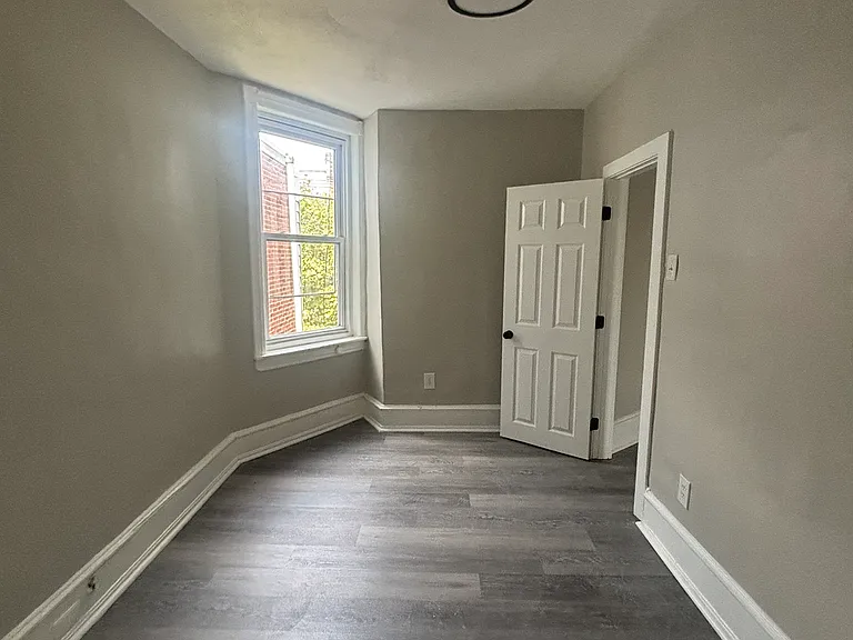 5825 Pemberton St — Photo 13