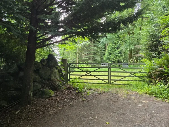 10307 NE Paradise Cove Ln, Kingston, WA 98346