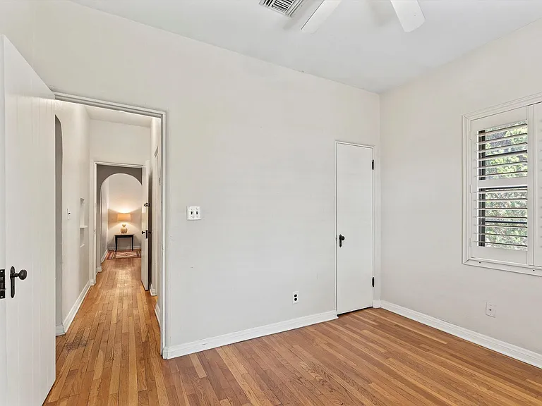 2727 E 6th St — Photo 26