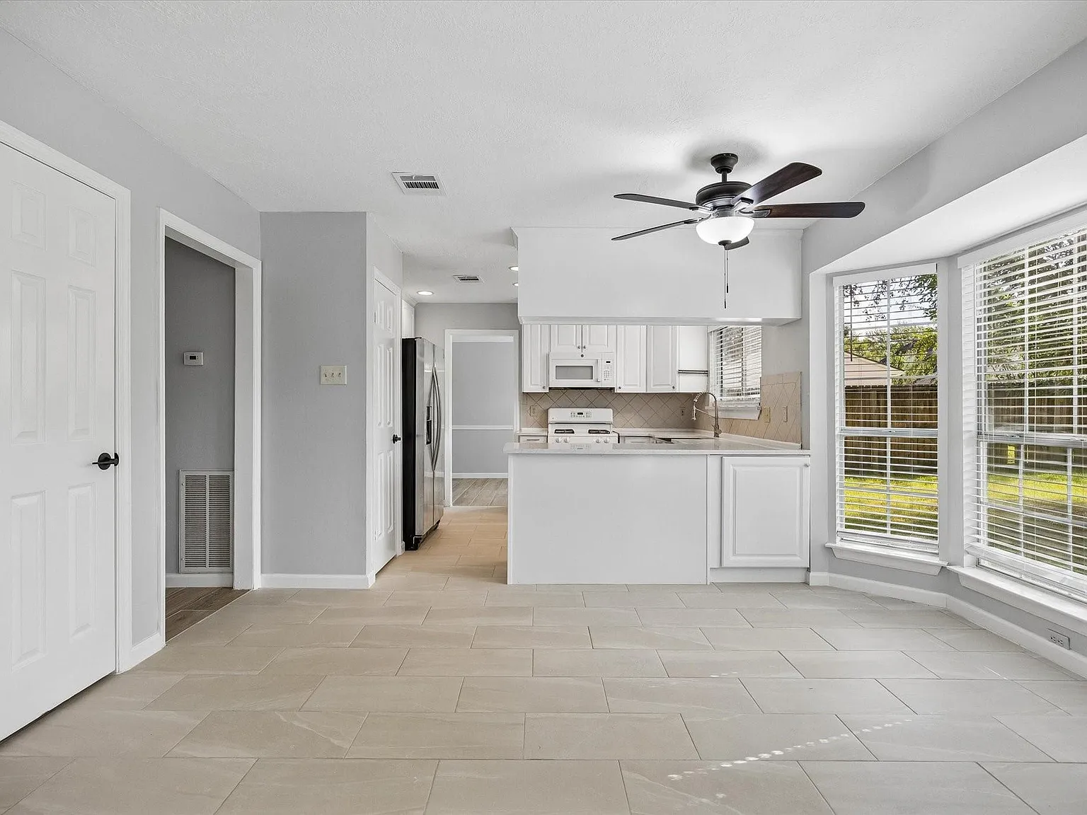 4 bed, 2.5 bath, 2444 sqft, $2,895 — Photo 3