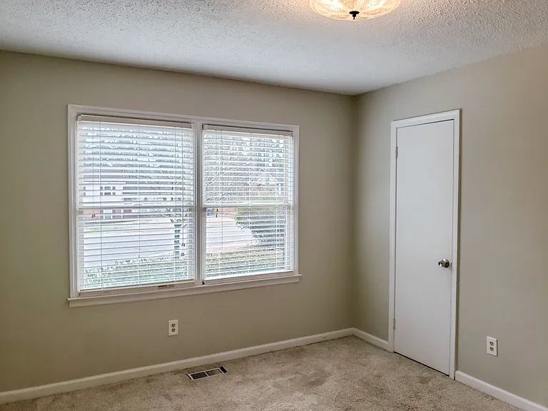 723 Skycliff Ct — Photo 28