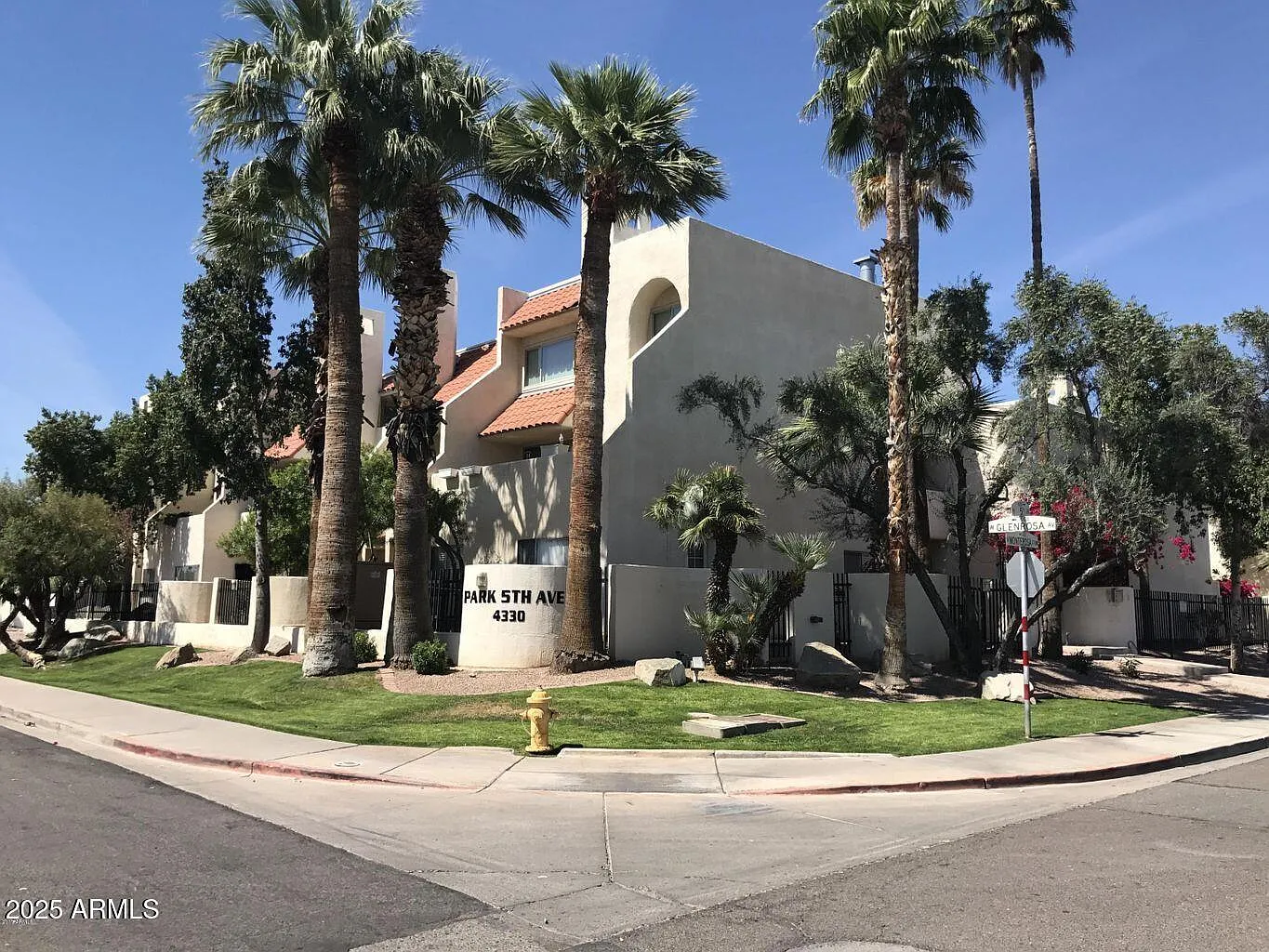2 bed, 2.5 bath, 1106 sqft, $1,700 — Photo 1