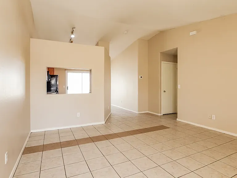 5704 N 67th Dr — Photo 8