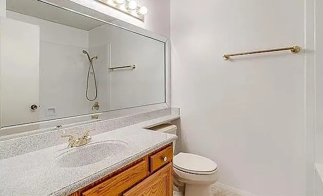 4 bed, 2.5 bath, 2297 sqft, $866 — Photo 3
